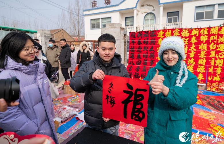 赶集他表示非常开心,也让他们在"第二故乡"感受浓浓的中国年俗文化